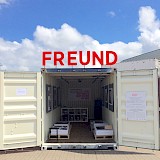 <em>Container des Freundeskreises auf der Triennale / © Sabine Herzog</em>